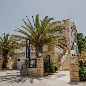 Tina Hotel Arbanija