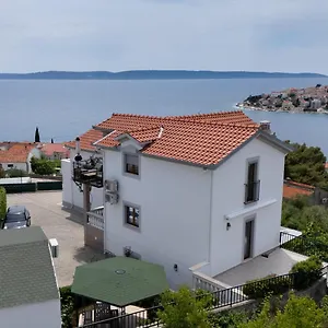 villa-mirjana-trogir.hotels-in-trogir.com/
